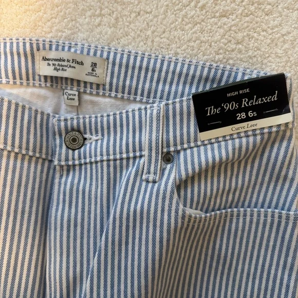 Abercrombie High Rise Relaxed Jeans - Picture 4 of 4